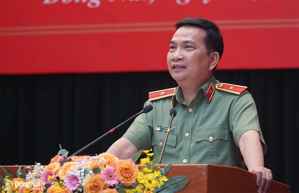 Thiếu tướng Nguyễn Sỹ Quang, Giám đốc Công an tỉnh trả lời chất vấn tại Kỳ họp thứ 14 HĐND tỉnh