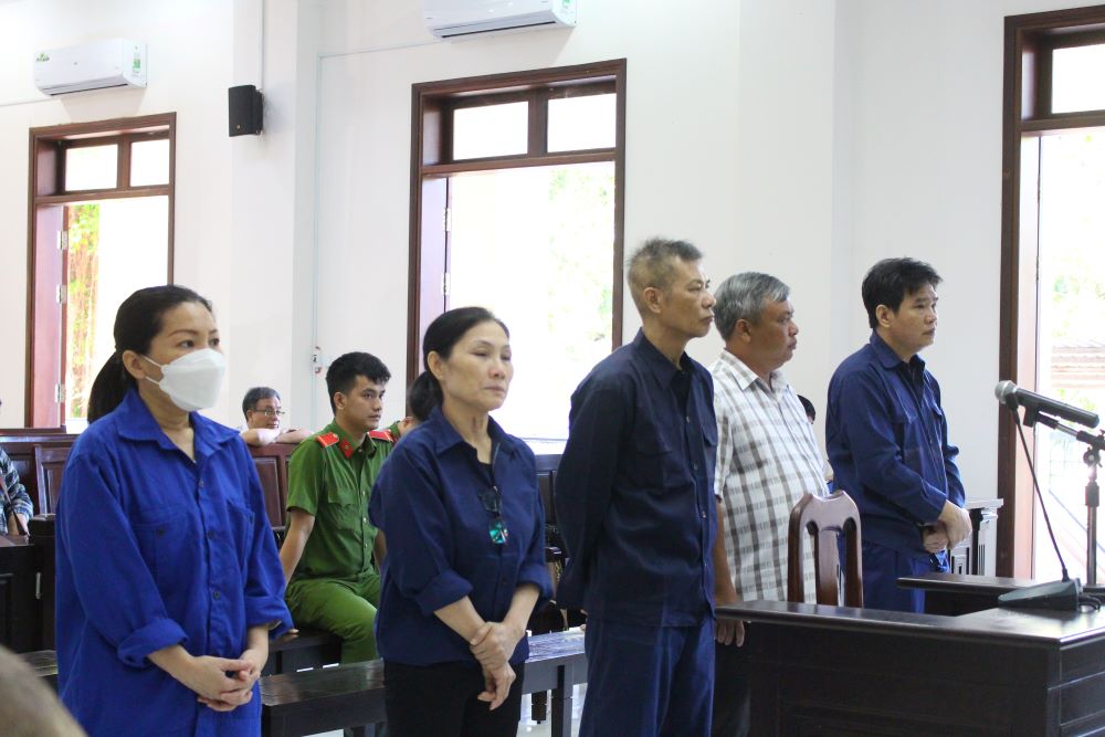 Các bị cáo tại phiên tòa xét xử ngày 19-12
