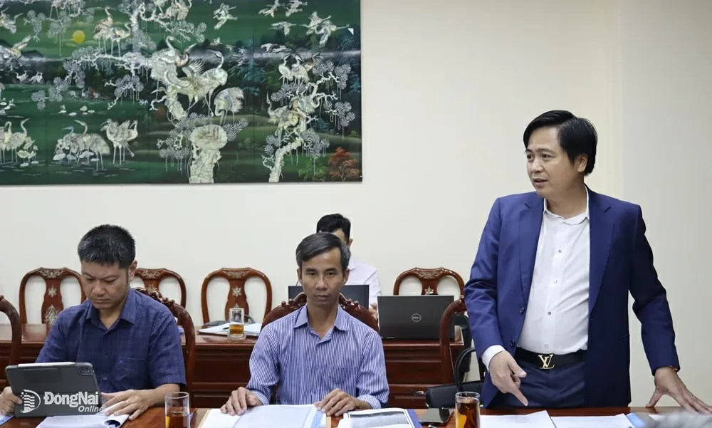 Ông Trương Hữu Thành, Phó tổng giám đốc Tổng công ty Truyền tải điện Quốc gia báo cáo tính bức thiết của dự án điện