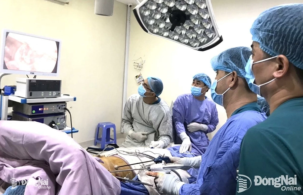 Các bác sĩ Bệnh viện Đa khoa Thống Nhất thực hiện ca phẫu thuật