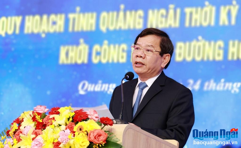 Chủ tịch UBND tỉnh Quảng Ngãi Đặng Văn Minh phát biểu khai mạc buổi lễ.