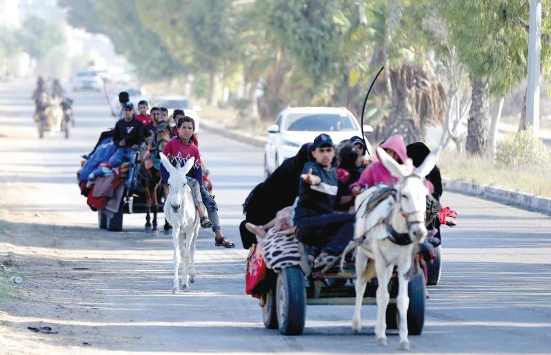 Người dân Palestine sơ tán tránh chiến sự tại miền Nam Dải Gaza, ngày 13-10