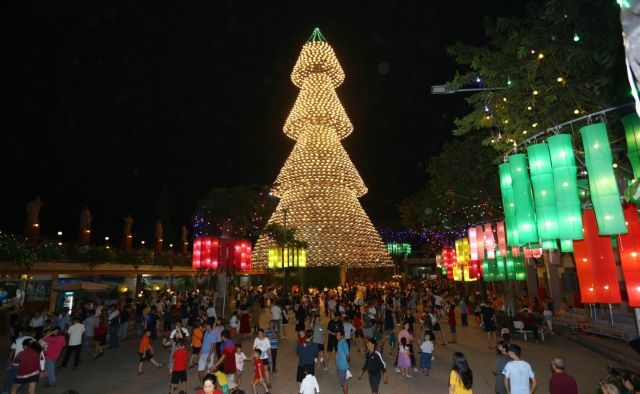 Over 3,800 Vietnamese conical hats have been used to craft a nearly 40-metre-tall Christmas tree at Hà Phát Parish in Biên Hòa, Đồng Nai. Illuminated at night, it has become a popular attraction, drawing thousands of visitors

