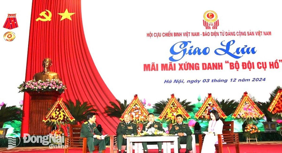 Các đại biểu dự giao lưu các điển hình tiên tiến. Ảnh: Văn Lợi