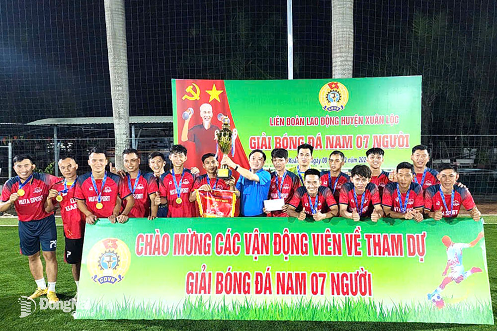 Giải bóng đá nam trong đoàn viên, người lao động