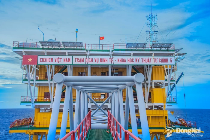 [Chùm ảnh] Cận kề thời khắc chào năm mới, cùng ngắm DK1 - cột mốc sống giữa trùng khơi Tổ quốc