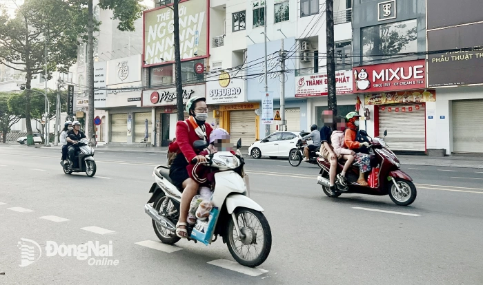 Những lưu ý khi chở trẻ tham gia giao thông