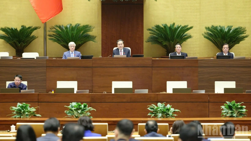 Toàn cảnh phiên họp sáng 1-12. Ảnh: Duy Linh