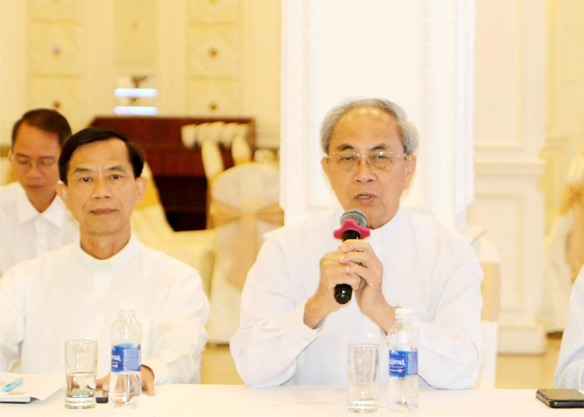 Father Le Van Nang, Vice Chairman of the Committee for Solidarity of Vietnamese Catholics in Dong Nai province, speaks at the gathering. Photo: Van Truyen