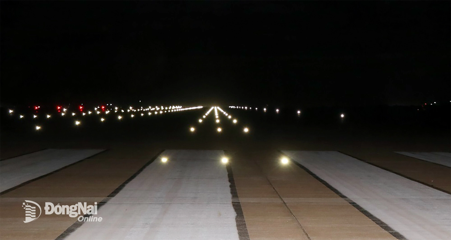 The lighting system on Runway No. 1 at Long Thanh Airport is switched on.