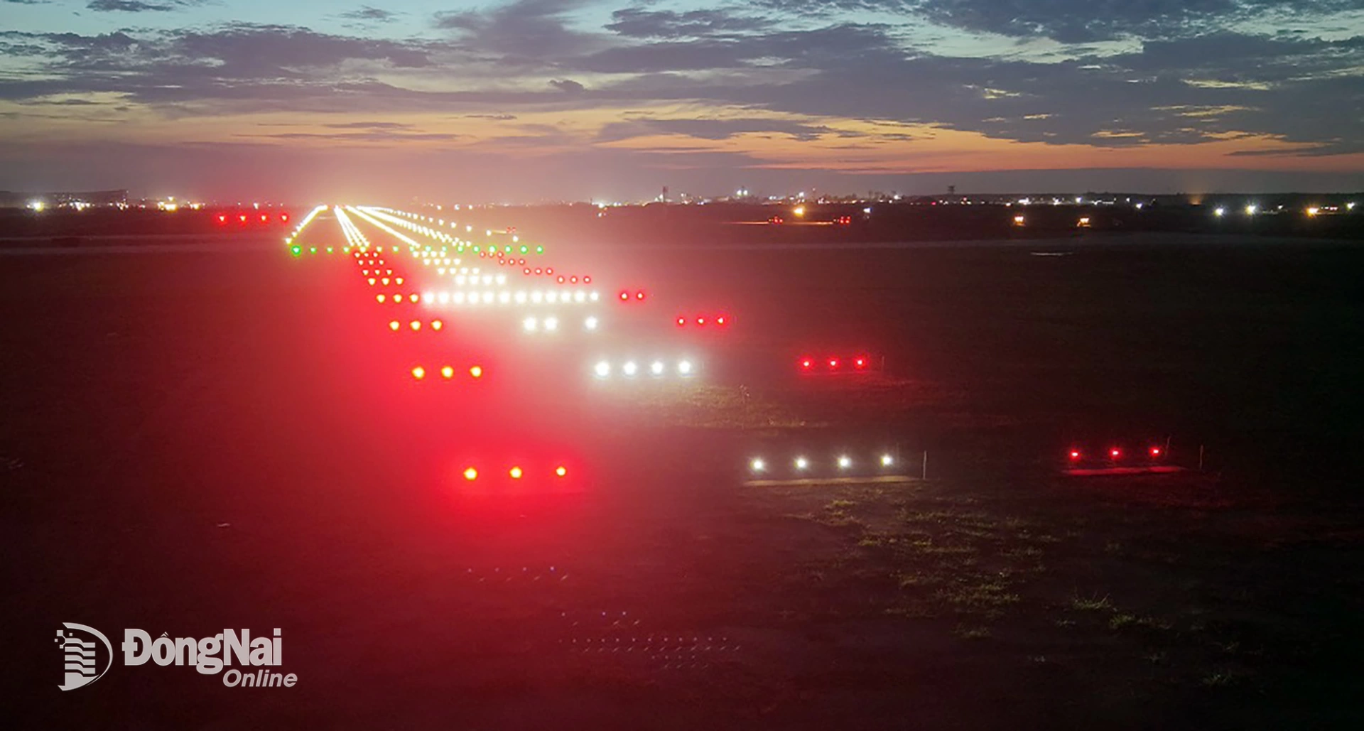 The aviation lighting system along Runway No. 1 at Long Thanh Airport is installed along its entire 4km length. Runway No. 1 will also serve the first technical flight to land at Long Thanh Airport. Photo: Pham Tung