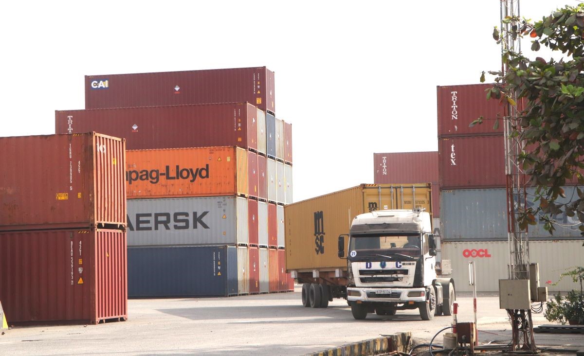 Import–export activities at Dong Nai port. Photo: Ngoc Lien