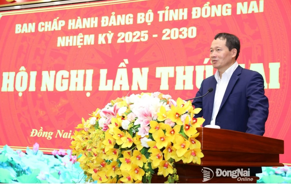 Comrade Vu Hong Van, Secretary of the Provincial Party Committee and Head of the National Assembly Delegation of Dong Nai province, delivers the opening speech at the conference. Photo: Huy Anh