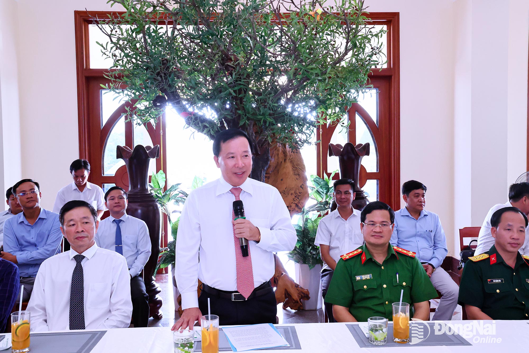 Deputy Secretary of the Provincial Party Committee, Chairman of the Dong Nai Provincial Peoples Committee Nguyen Van Ut conveys his Christmas greetings to the priests at the Our Lady of Nui Cui Pilgrimage Center. Photo: Cong Nghia

