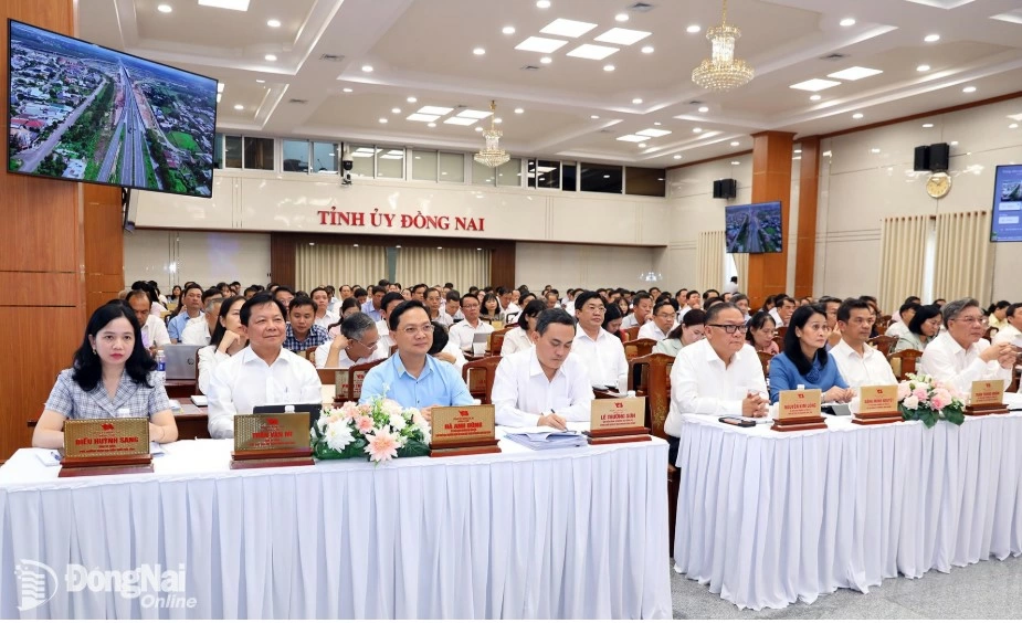 Provincial leaders and delegates attend the conference. Photo: Huy Anh