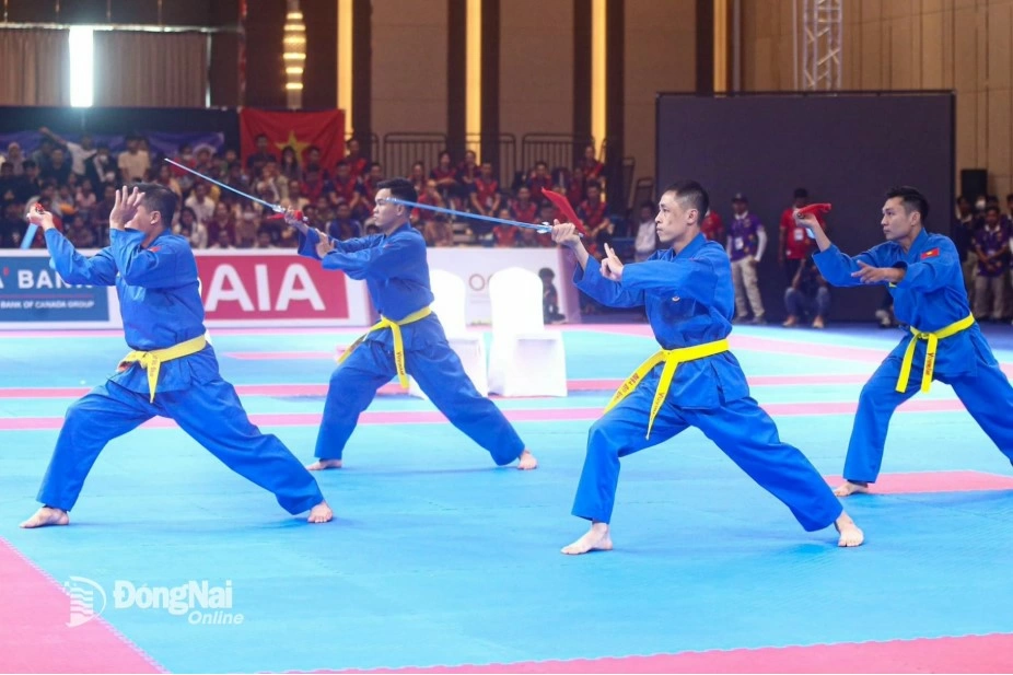 Nguyen Manh Phi (second from right) during the performance of the mens team sword category at the 32nd SEA Games in Cambodia. Photo: Courtesy of Nguyen Manh Phi