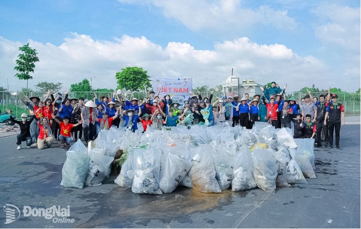 Waste is bagged and neatly collected after the cleanup campaign. Photo courtesy of the subject