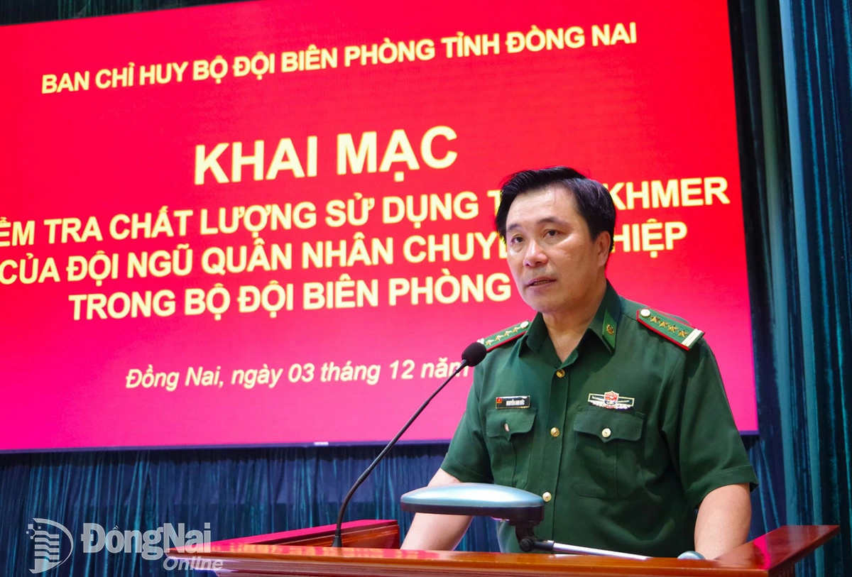 Đại tá Nguyễn Anh Đức, Ủy viên Thường vụ Đảng ủy Quân sự tỉnh, Phó Chỉ huy trưởng Bộ Chỉ huy quân sự tỉnh kiêm Chỉ huy trưởng Bộ đội Biên phòng tỉnh phát biểu khai mạc. Ảnh: Hữu Thịnh
