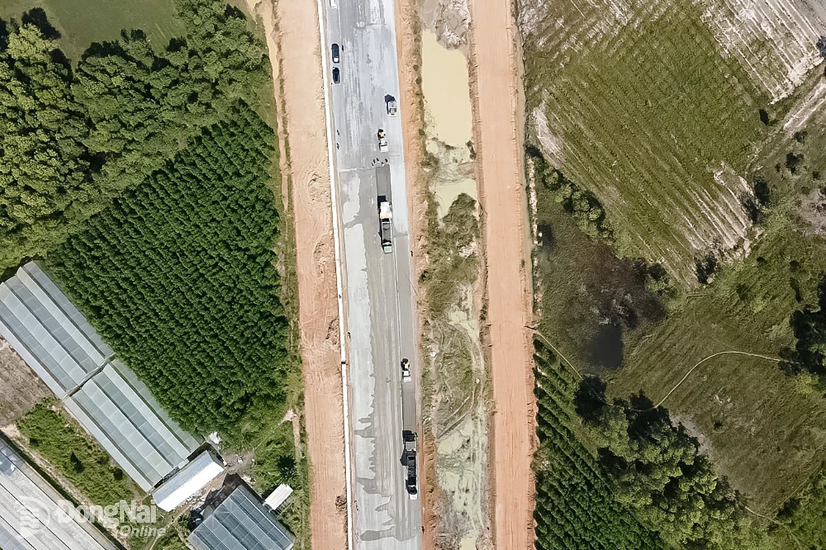 Toàn bộ dự án có 3 gói thầu xây lắp. Đến nay, tổng sản lượng thi công 3 gói thầu đã đạt hơn 60% giá trị hợp đồng đã ký. Ảnh: Phạm Tùng