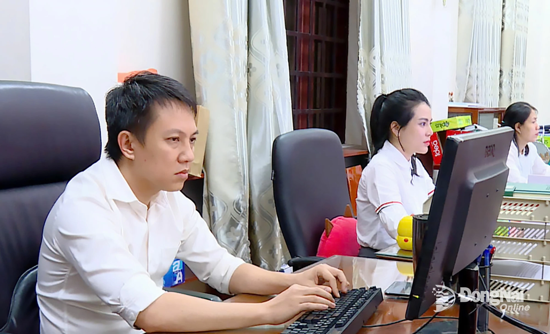 At the Department of Finance, officials and civil servants embrace a motto of the Party Committee and the Department’s leadership by shifting toward serving citizens and businesses rather than exercising authority. (Photo: Ngoc Thanh)


