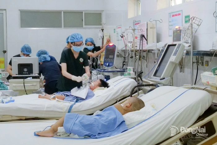 Nhiều ca bệnh tay chân miệng nặng phải thở máy, lọc máu