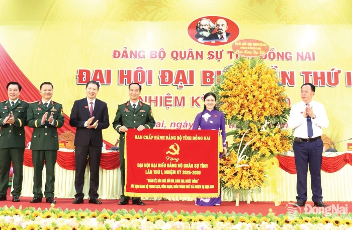 KỶ NIỆM 81 NĂM NGÀY THÀNH LẬP QUÂN ĐỘI NHÂN DÂN VIỆT NAM, 36 NĂM NGÀY HỘI QUỐC PH.NG TOÀN DÂN (22-12): Vững bước dưới quân kỳ quyết thắng