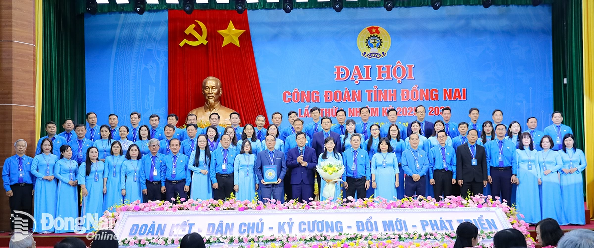 The first Executive Committee of the Dong Nai Provincial Trade Union for the 2025–2030 term delivers their acceptance speech. Photo: Huy Anh