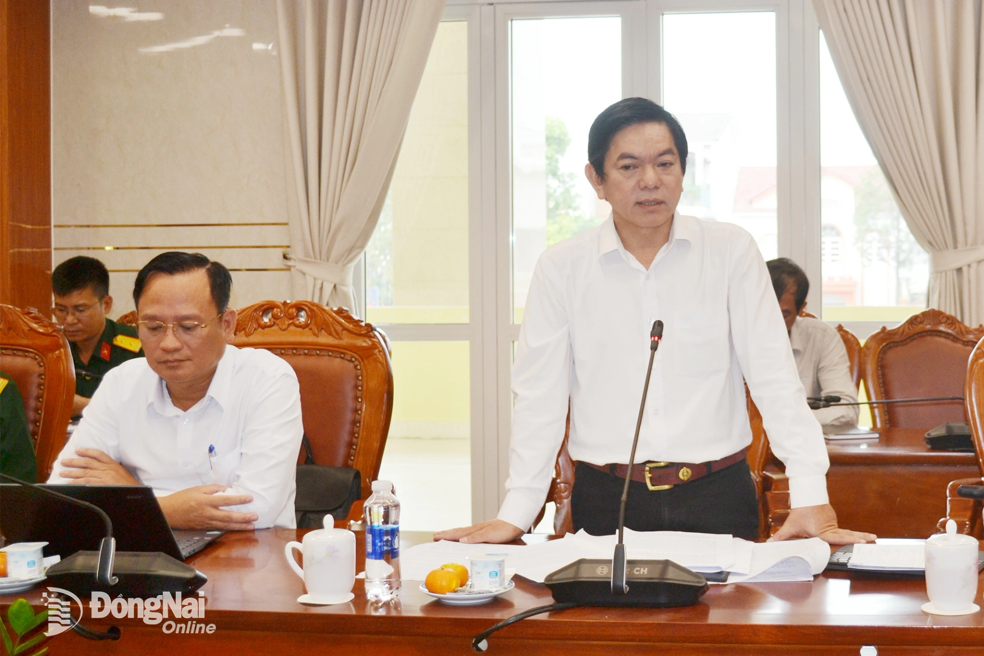 Nguyen Kim Phuoc, Secretary of the Binh Minh Commune Party Committee, speaks at the conference. Photo: Phuong Hang
