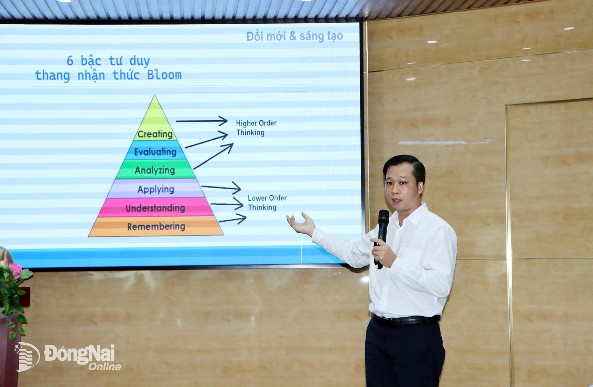 Chuyên gia chia sẻ tại hội nghị. Ảnh: Vương Thế