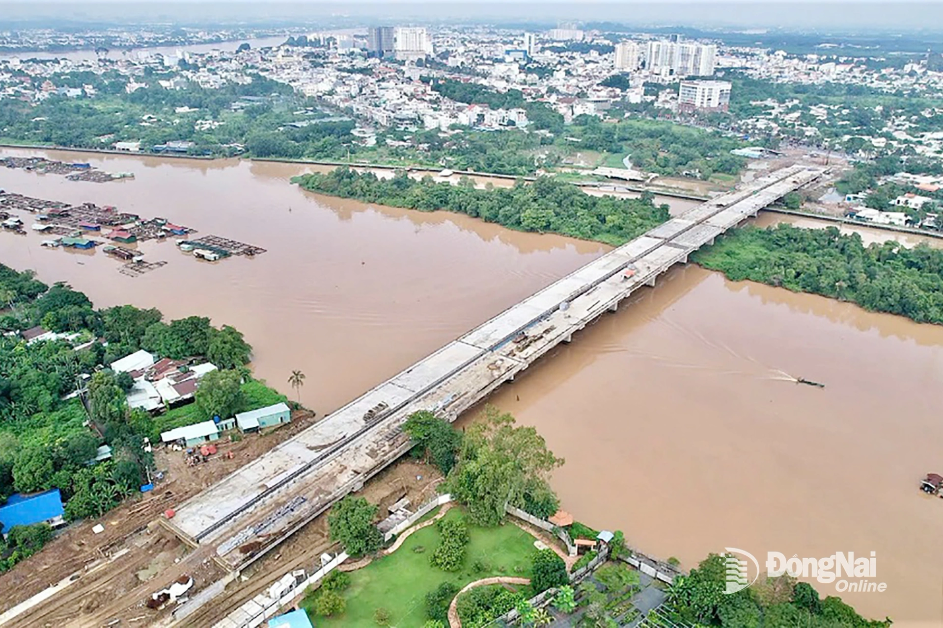 As of November 25, 2025, Dong Nai province had disbursed nearly 16 trillion VND in public investment capital. Photo: Construction on the Bien Hoa City Central Axis Road Project. Photo: Pham Tung
