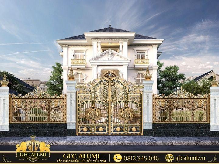 Cổng nhôm đúc tinh xảo, bền bỉ và hợp phong thủy, nâng tầm vẻ sang trọng.