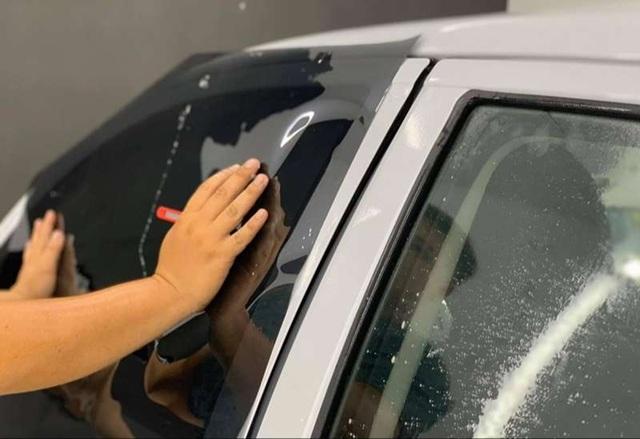 Cắt phim và tạo form theo kính.