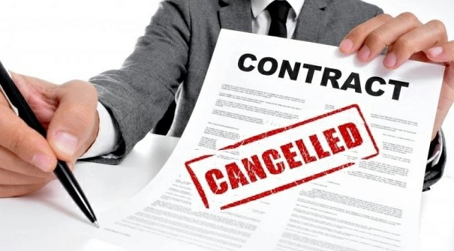 
Các trường hợp chấm dứt hợp đồng lao động cần tuân thủ theo quy định của pháp luật.