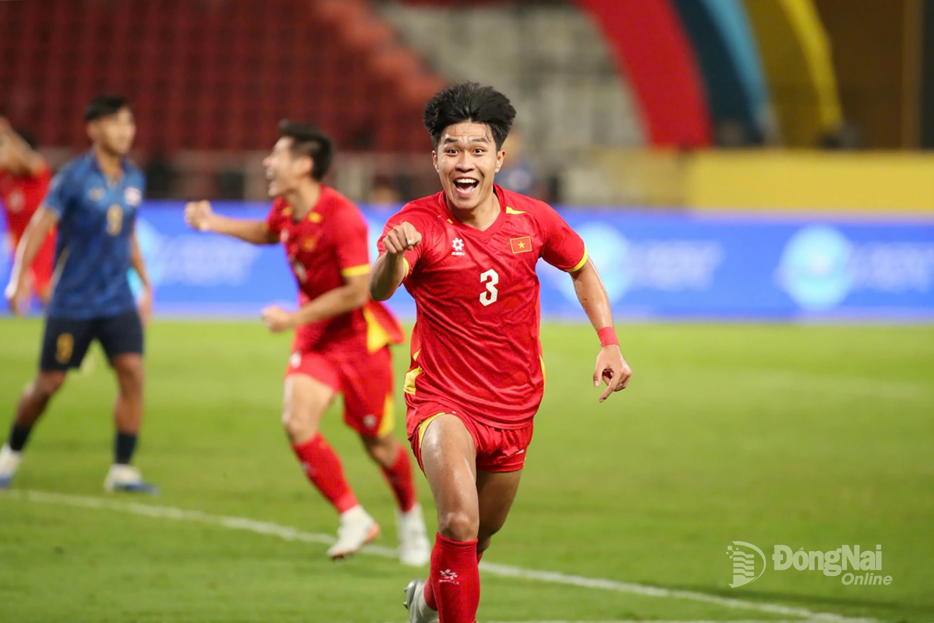 Hiểu Minh ăn mừng khi san hòa tỷ số cho Việt Nam