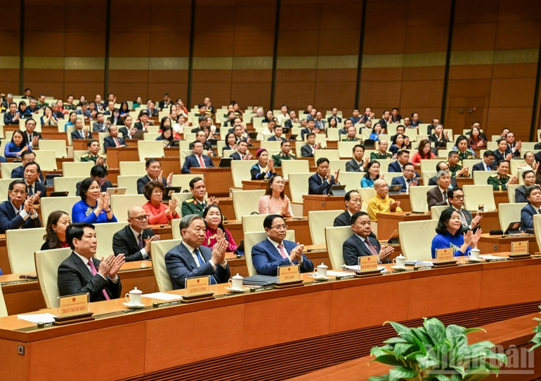 Các đồng chí lãnh đạo Đảng, Nhà nước và các đại biểu dự phiên bế mạc. Ảnh: Duy Linh