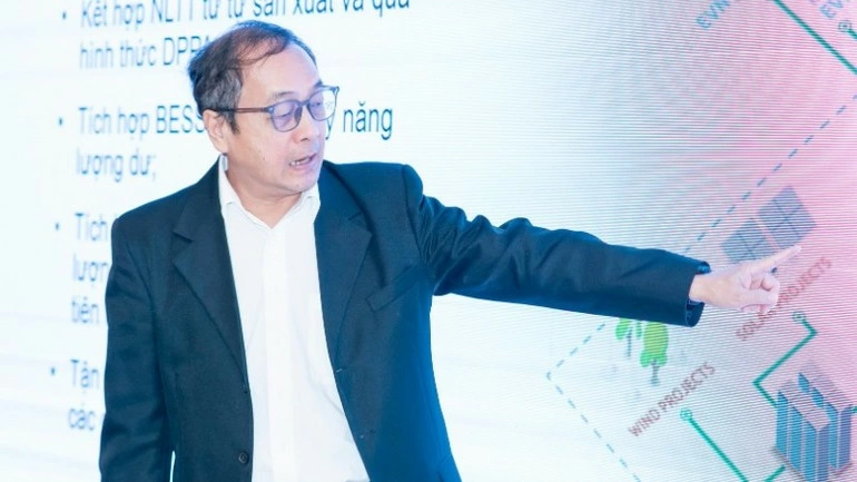 Nguyen Anh Tuan, Vice Chairman of the Viet Nam Energy Association, presents at the workshop