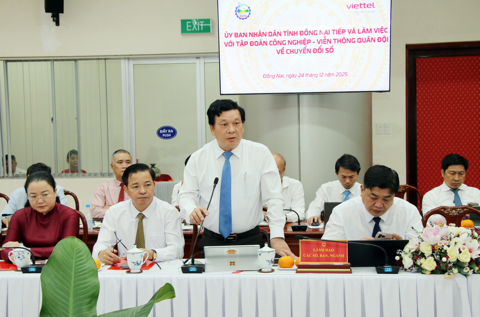 Tỉnh ủy viên, Giám đốc Sở Công Thương tỉnh Đồng Nai Vũ Ngọc Long chia sẻ ý kiến tại buổi làm việc. Ảnh: Hải Quân