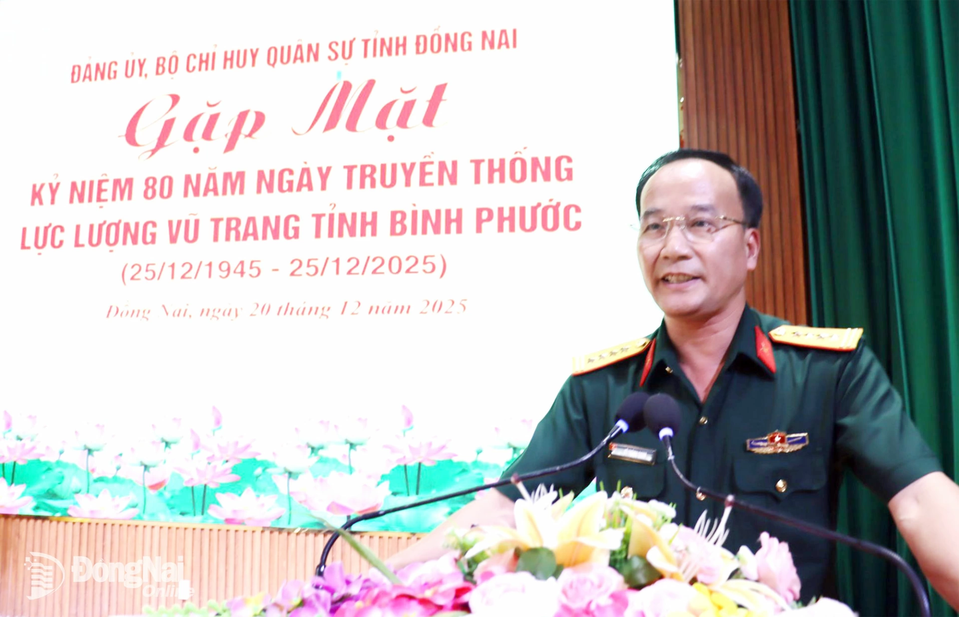 Thay mặt lực lượng vũ trang tỉnh, Đại tá Võ Thành Danh, Ủy viên Ban Thường vụ Tỉnh ủy, Chỉ huy trưởng Bộ Chỉ huy Quân sự tỉnh Đồng Nai ôn lại truyền thống. Ảnh: Nguyệt Hà