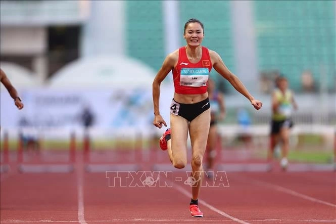 Quach Thi Lan claims gold in the women’s 400m hurdles, showcasing her experience and strong form (Photo: VNA)