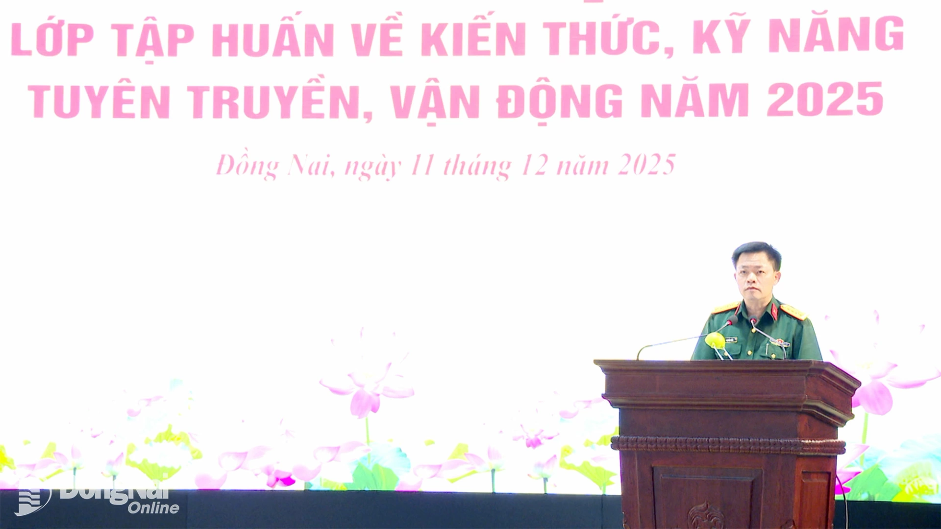 Đại tá Lại Văn Tuấn, Chủ nhiệm chính trị Binh đoàn 16, phát biểu khai mạc Hội nghị tập huấn. Ảnh: Nguyễn Tấn