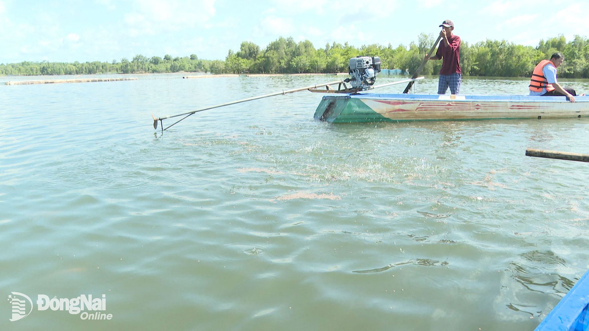Locals raise fish in the reservoir of the Can Don hydroelectric power plant. Photo: Van Doan