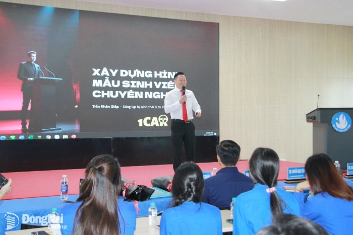 70 sinh viên tham gia tìm hiểu môi trường làm việc tại doanh nghiệp