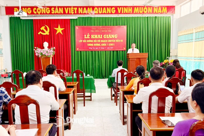 Khai giảng lớp bồi dưỡng ngạch chuyên viên và tương đương cho 51 học viên