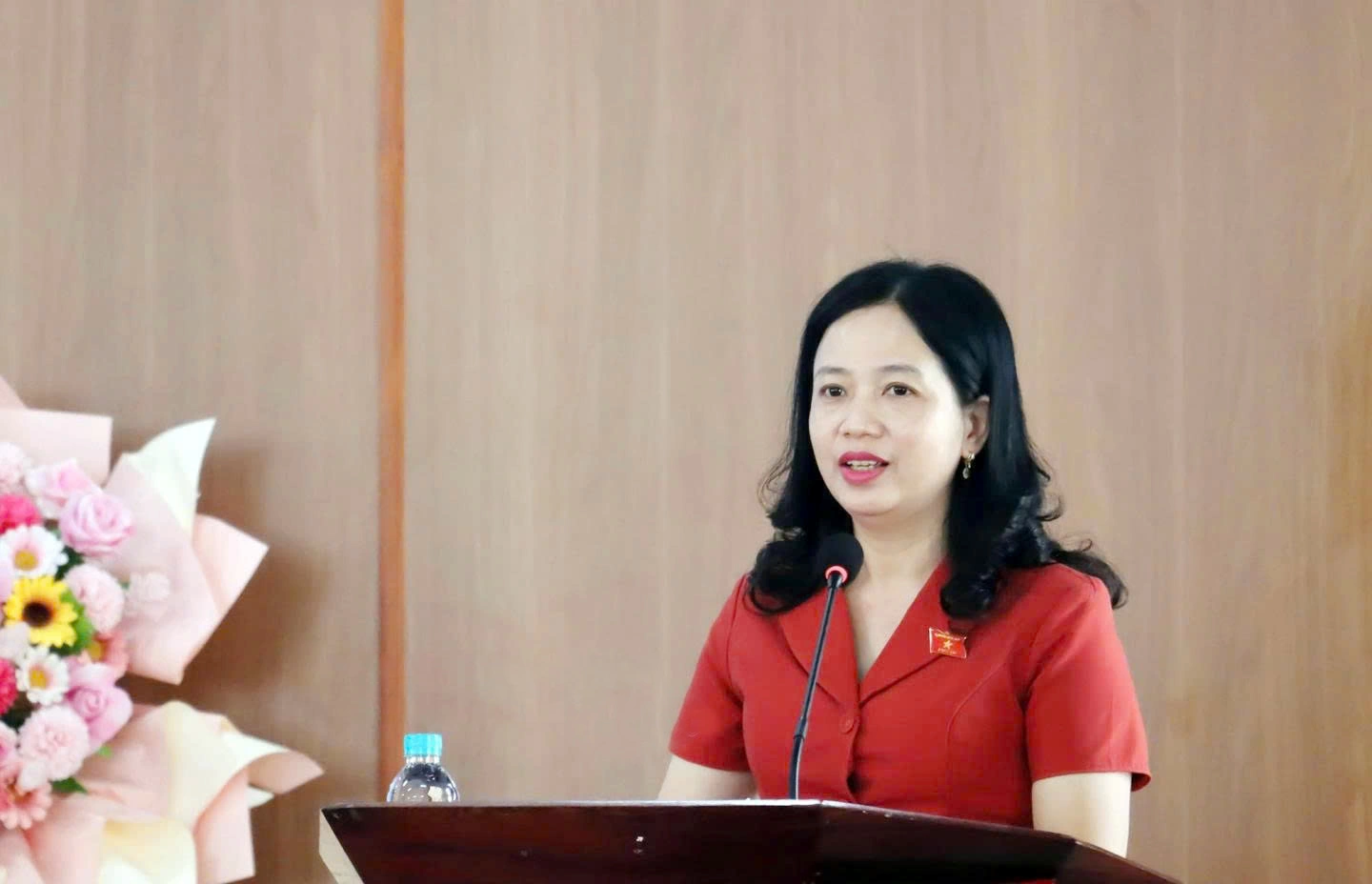 Đại biểu Điểu Huỳnh Sang, Tỉnh ủy viên, Phó Trưởng đoàn chuyên trách Đoàn đại biểu Quốc hội tỉnh Đồng Nai ghi nhận, tiếp thu các ý kiến, kiến nghị và làm rõ thêm một số vấn đề cử tri quan tâm tại buổi tiếp xúc cử tri thị trấn Tân Phú, xã Tân Tiến, huyện Đồng Phú, tỉnh Bình Phước trước đây. Ảnh: Văn Đoàn