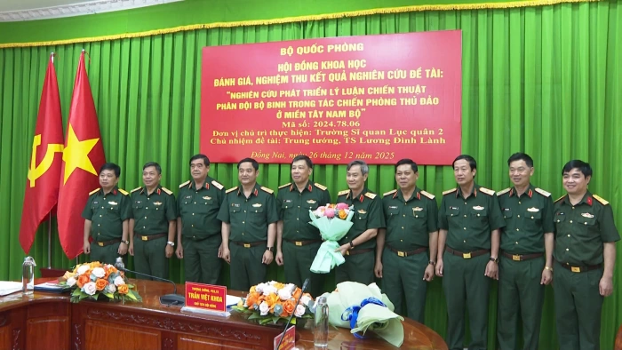 Hội đồng khoa học Bộ Quốc phòng nghiệm thu đề tài nghiên cứu cấp bộ tại Trường Sĩ quan Lục quân 2