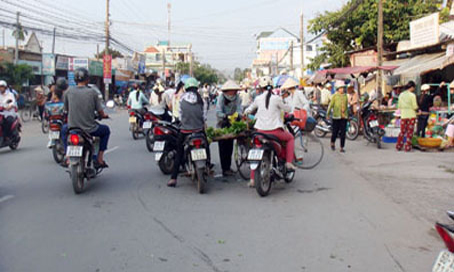 Chợ lấn lòng đường