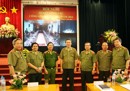 Trung tướng Trần Đại Quang, Ủy viên Bộ Chính trị, Thứ trưởng Bộ Công an cùng các đồng chí Thứ trưởng Bộ Công an và các đại biểu dự Hội nghị.