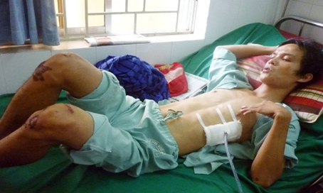 Bị côn đồ đuổi đánh tận nhà