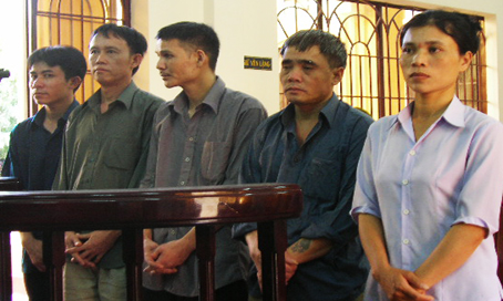 Các đối tượng: Liệu, Hải, Đường, Tuyết ra tòa lãnh án.