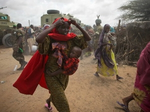 Người tị nạn Somalia tại trại tị nạn gần thủ đô Mogadishu, ngày 20/7. (Nguồn: AFP/TTXVN)